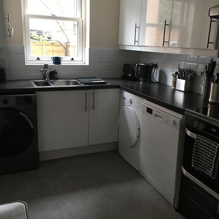 Comfortable Rooms With Live In Host, Walking Distance To The High St & More Glastonbury Exterior photo